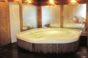 תחזוקת ג'קוזי - מהם החומרים המתאימים לתחזק ג'קוזי מתנפח?