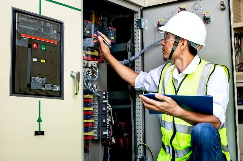 קבלן חשמל מוסמך - פיקוח ותיקון מקצועיים למערכות החשמל בבית