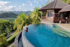 בריכה לשדרוג החיים - בריכת פיברגלס ליהנות הנוחות והיופי במקום אחד