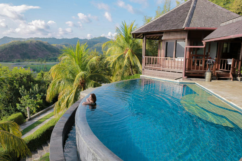 בריכה לשדרוג החיים - בריכת פיברגלס ליהנות הנוחות והיופי במקום אחד